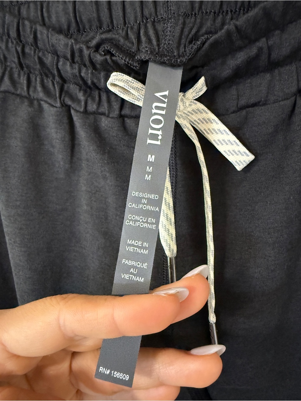 NWOT Vuori Performance Jogger Black Athleisure Casual Everyday DreamKnit M - Picture 6 of 6